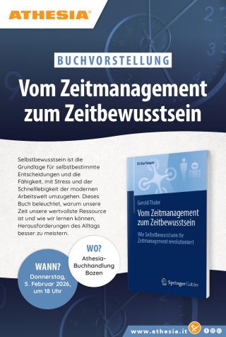 Im oberen Bereich vor blauem Hintergrund mit einer zerlaufenen Uhr steht in weißer Schrift:
„Buchvorstellung – Vom Zeitmanagement zum Zeitbewusstsein“
Im unteren Bereich auf weißem Hintergrund wird rechts das Buch präsentiert. Links daneben steht in schwarzer Schrift:
„Selbstbewusstsein ermöglicht klare Entscheidungen und einen gelasseneren Umgang mit Stress. Dieses Buch zeigt, weshalb Zeit unsere wertvollste Ressource ist  und wie wir den Alltag bewusster und souveräner gestalten können.“