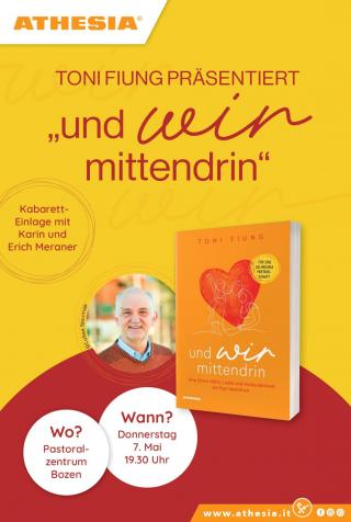 Gelb-rotes Plakat für eine Veranstaltung zu „und wir mittendrin“ von Toni Fiung, mit Buchcover, Porträtfoto von Toni Fiung und Hinweis auf Kabarett mit Karin und Erich Meraner; Termin: Donnerstag, 7. Mai, 19:30 Uhr, Pastoralzentrum Bozen.
